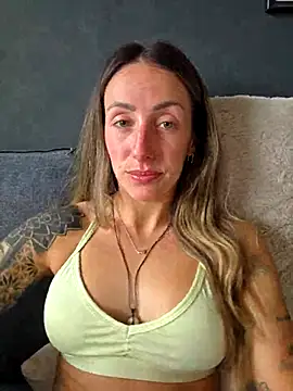 NicoleKaiser online show from May 10, 2026, 8:07 am