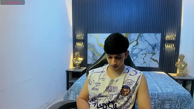 Snapshot of AdrianFranko chatting on May 27, 2026, 1:29 pm AdrianFranko online show from May 27, 2026, 1:29 pm