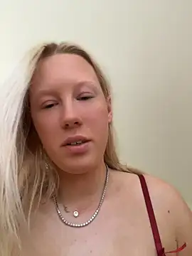 LeniMaria online show from May 4, 2026, 5:16 pm