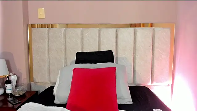 CloeRosell online show from April 18, 2026, 7:58 pm