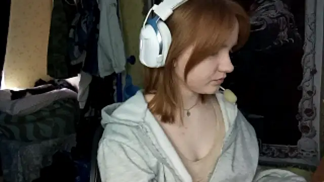 BelladeSimons online show from April 13, 2026, 7:56 am