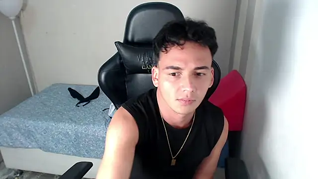 Snapshot of Mathias_twinkk chatting on April 4, 2026, 4:08 am Mathias twinkk online show from April 4, 2026, 4:08 am