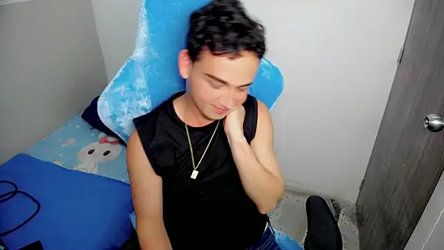 Snapshot of Mathias_twinkk chatting on March 29, 2026, 12:01 am Mathias twinkk online show from March 29, 2026, 12:01 am