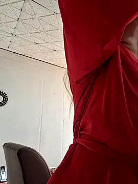 laurabassii online show from April 2, 2026, 9:54 pm