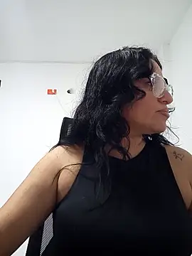 dalia milf co online show from March 18, 2026, 2:52 pm