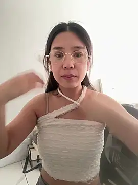 caomeibobo online show from March 25, 2026, 6:24 am