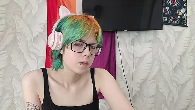 Snapshot of LittleKittenStar chatting on June 7, 2026, 12:43 pm LittleKittenStar online show from June 7, 2026, 12:43 pm