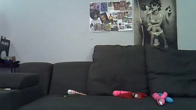 CurvySnowflakes online show from July 23, 2026, 8:33 am