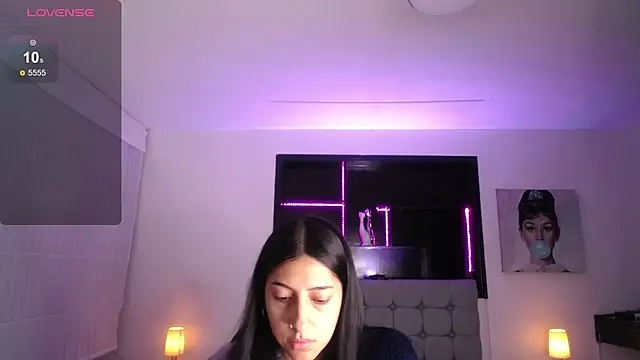 Melannyy V online show from April 30, 2026, 11:39 am