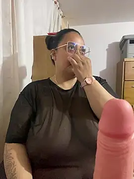 Snapshot of AvaRyd chatting on May 23, 2026, 5:17 am AvaRyd online show from May 23, 2026, 5:17 am
