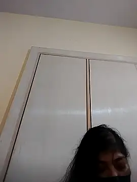 SanthiyaTamil01 online show from April 28, 2026, 2:49 am