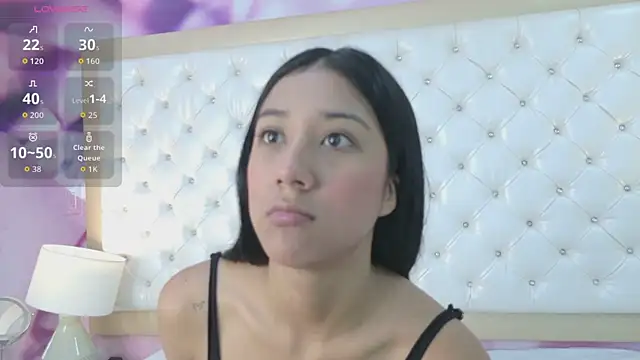ninaBravu online show from June 8, 2026, 1:33 pm