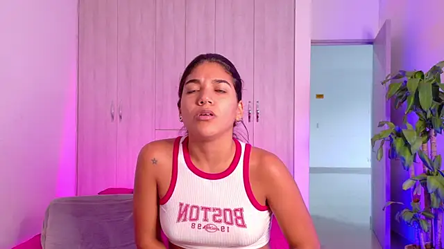 Snapshot of isabellahofmann chatting on April 15, 2026, 10:32 pm isabellahofmann online show from April 15, 2026, 10:32 pm