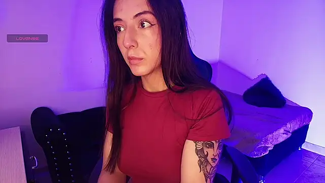 Nicolwhitee online show from May 8, 2026, 11:58 am