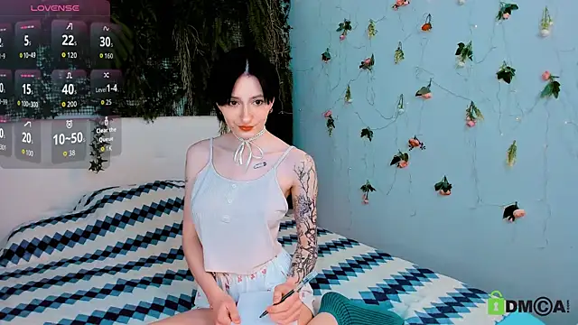 Snapshot of Kira__Cutie chatting on June 2, 2026, 8:42 pm Kira Cutie online show from June 2, 2026, 8:42 pm