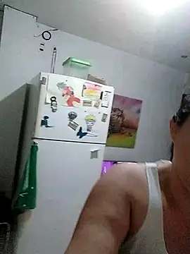 Snapshot of SabrinaVantress chatting on May 5, 2026, 7:28 pm SabrinaVantress online show from May 5, 2026, 7:28 pm