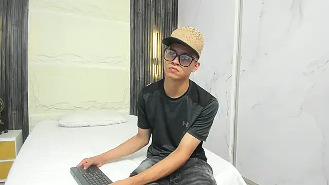 Apolo jonnes online show from April 23, 2026, 1:56 am