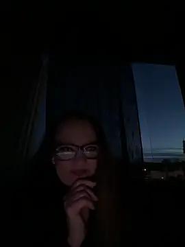 LizzieZ1975 online show from May 11, 2026, 1:18 am