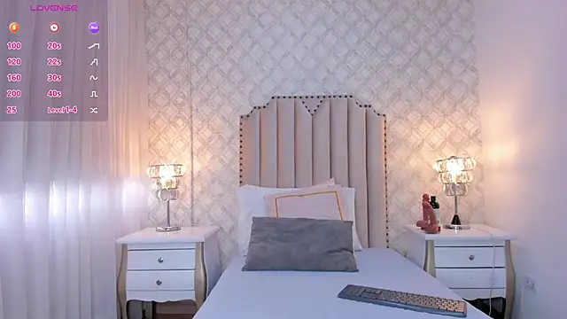 zoejenner  online show from April 22, 2026, 7:42 pm