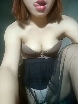 Aurora Luna online show from April 19, 2026, 3:29 am