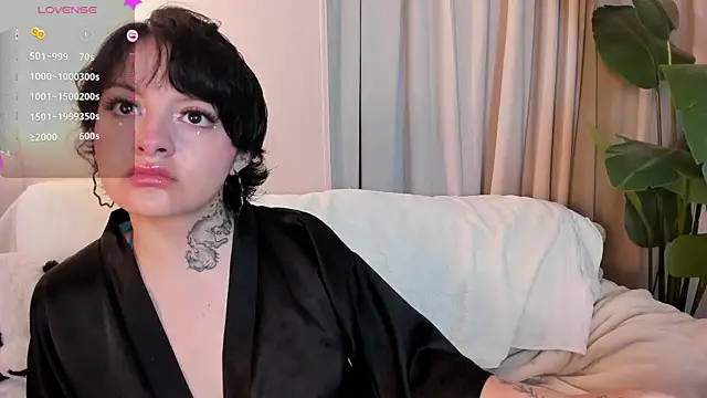 Snapshot of _EmilyRouge_ chatting on July 1, 2026, 12:11 am EmilyRouge online show from July 1, 2026, 12:11 am