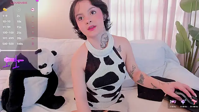 Snapshot of _EmilyRouge_ chatting on July 14, 2026, 8:59 pm EmilyRouge online show from July 14, 2026, 8:59 pm