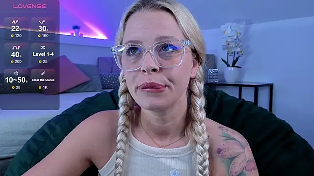 Snapshot of BluEyesKate chatting on July 16, 2026, 1:02 am BluEyesKate online show from July 16, 2026, 1:02 am