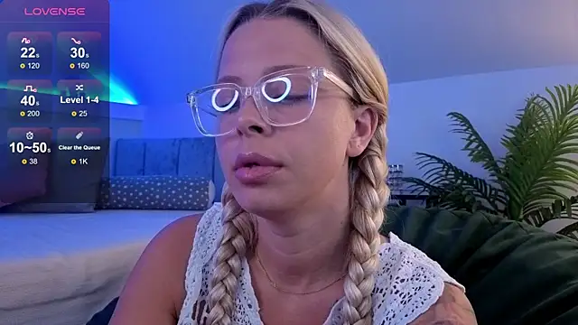 Snapshot of BluEyesKate chatting on July 24, 2026, 3:02 am BluEyesKate online show from July 24, 2026, 3:02 am