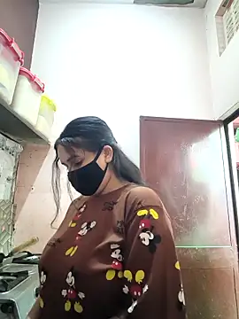 REENA-STRIP online show from May 12, 2026, 5:59 am