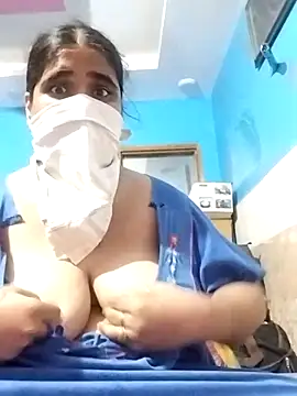 MoonlightMira online show from July 7, 2026, 3:42 am