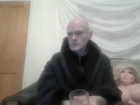 Snapshot of Useless_Wanker chatting on March 28, 2026, 3:18 am Useless Wanker online show from March 28, 2026, 3:18 am