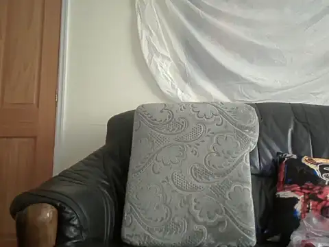 Snapshot of Useless_Wanker chatting on April 3, 2026, 3:40 pm Useless Wanker online show from April 3, 2026, 3:40 pm