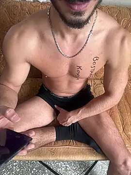 Snapshot of Enes-J chatting on April 19, 2026, 10:49 am Enes-J online show from April 19, 2026, 10:49 am