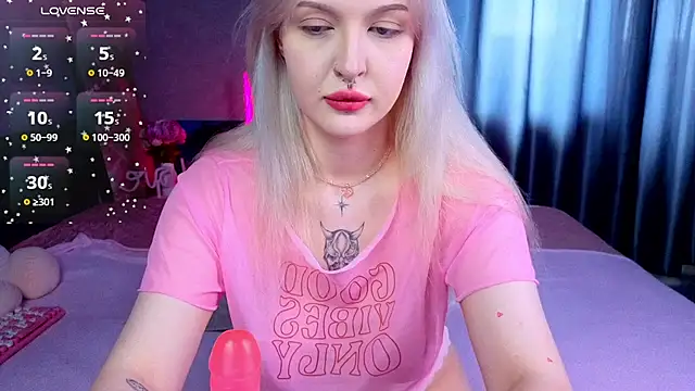 BlondieSummer online show from July 26, 2026, 9:27 am