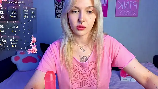 BlondieSummer online show from August 4, 2026, 7:40 pm
