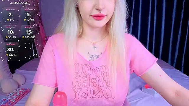 BlondieSummer online show from July 17, 2026, 6:27 pm