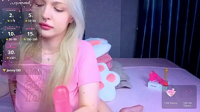 BlondieSummer online show from July 12, 2026, 5:14 pm