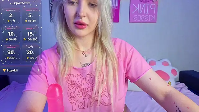 BlondieSummer online show from July 7, 2026, 6:11 pm