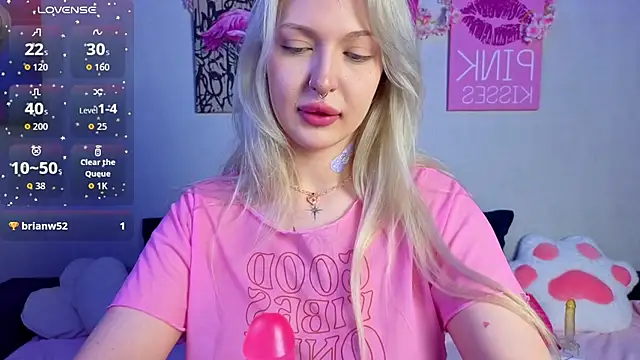 BlondieSummer online show from July 4, 2026, 6:12 pm