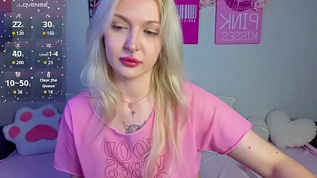 BlondieSummer online show from July 18, 2026, 7:22 pm