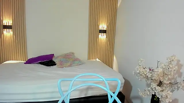 Lizzy thow online show from March 21, 2026, 5:08 am