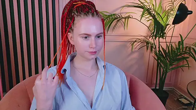 Snapshot of Lover_Daisy_ chatting on June 20, 2026, 1:05 pm Lover Daisy online show from June 20, 2026, 1:05 pm