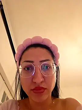 Ariabellee online show from March 19, 2026, 8:09 pm