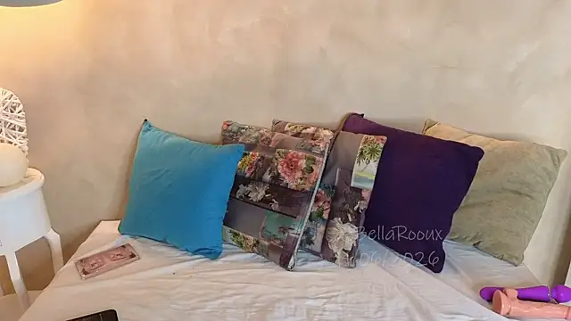 Snapshot of BellaRouxxx chatting on June 11, 2026, 12:57 pm BellaRouxxx online show from June 11, 2026, 12:57 pm