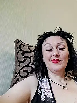 Snapshot of HelgaDennis chatting on May 31, 2026, 6:19 am HelgaDennis online show from May 31, 2026, 6:19 am