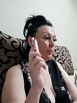 Snapshot of HelgaDennis chatting on July 3, 2026, 10:05 pm HelgaDennis online show from July 3, 2026, 10:05 pm