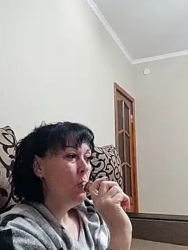 Snapshot of HelgaDennis chatting on May 10, 2026, 12:14 am HelgaDennis online show from May 10, 2026, 12:14 am