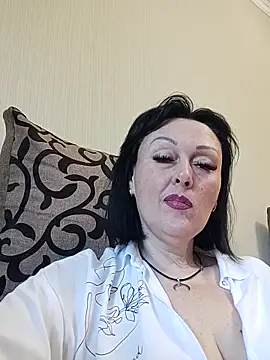 Snapshot of HelgaDennis chatting on June 16, 2026, 5:40 am HelgaDennis online show from June 16, 2026, 5:40 am