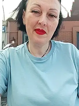 Snapshot of HelgaDennis chatting on August 3, 2026, 8:33 am HelgaDennis online show from August 3, 2026, 8:33 am