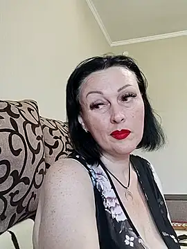 Snapshot of HelgaDennis chatting on July 4, 2026, 10:43 am HelgaDennis online show from July 4, 2026, 10:43 am
